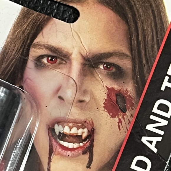 Halloween Vampire Set: Fake Blood Spray, Glow-in-the-Dark Teeth w/ Blood - Picture 4 of 7